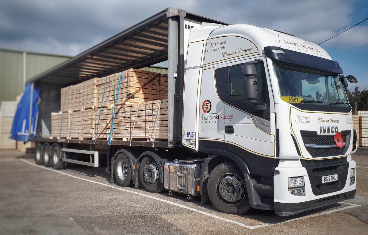 Trucker__Andy's tweet image. Another load of timber #Strapped and secure. Also cross strapped at front and rear. I don't claim to be an expert, but I certainly like the challenge of securing loads like this.
#SecureLoad #InSafeHands
@translink_uk 
@Montracon_Ltd 
@TrucknDriver 
@Comm_Motor
@DVSAEnforcement