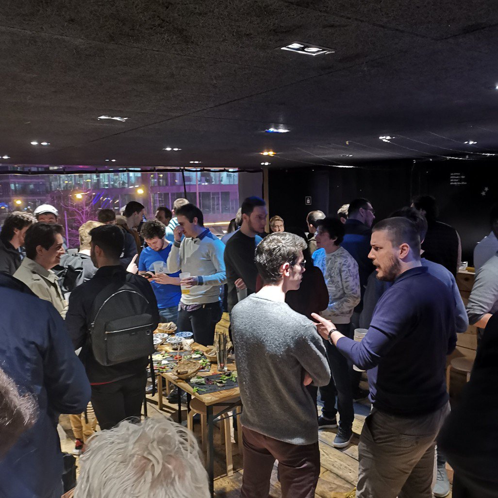 MaisonEsport's tweet photo. [#événement] Hier a eu lieu l'#After256 organisé par @Level256_Paris au bar l'@EP7 où des acteurs de l'esport ont pu échanger, se retrouver et partager leur passion pour le sport électronique dans une ambiance conviviale 🍻

Rendez-vous à la 4ème édition ! #EsportLevelUp https://t.co/9SHgVHfMxx