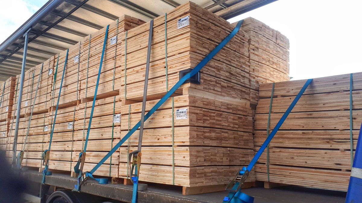 Trucker__Andy's tweet image. Another load of timber #Strapped and secure. Also cross strapped at front and rear. I don't claim to be an expert, but I certainly like the challenge of securing loads like this.
#SecureLoad #InSafeHands
@translink_uk 
@Montracon_Ltd 
@TrucknDriver 
@Comm_Motor
@DVSAEnforcement