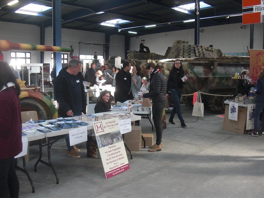 giteallonnes49's tweet photo. Le 26 mars, nous étions invités à participer à la traditionnelle bourse d'échange de documentation des professionnels du tourisme de Saumur et sa région. Nous en avons profité pour (re)visiter le @museedesblindes, où l'événement était organisé. cc @Anjoutourisme @saumur_tourisme https://t.co/CTHvBGPc7S