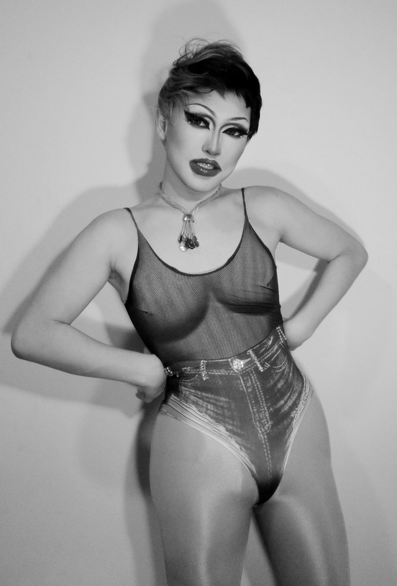 temanda_'s tweet photo. #365daysofdrag
#日めくりテマンダー

めちゃくちゃ遅れて在龍出勤しております https://t.co/dGaztoi5F1