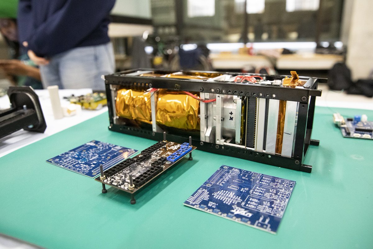 #TBT: From precision multi-rotor drones able to handle and deposit items smaller than your thumb, to a mini satellite that will carry bacteria into space, <a href="/UTAT__/">UTAT - University of Toronto Aerospace Team</a> featured its latest innovations at its annual aerospace showcase. 🛰🚁🚀 uoft.me/4Di #NEM2019
