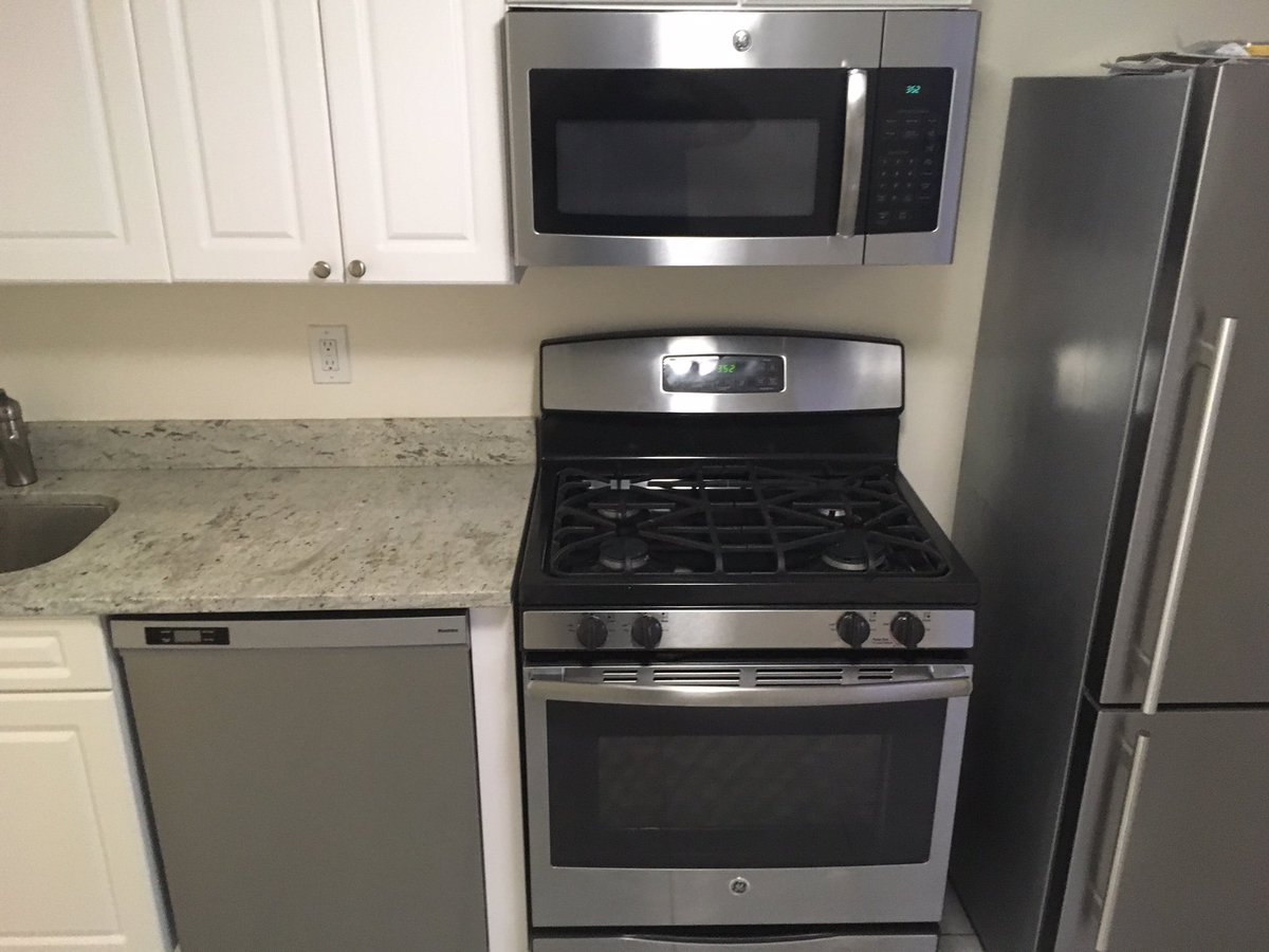 wejeter's tweet image. Newly Renovated 2 Bedroom Apartment For Rent In Ditmas Park, Elevator Building! 

Just In! $2350! This beautifully renovated unit features:

-Laundry in Unit  
- Dishwasher  
- Microwave  
- Hardwood Floors  
- Renovated 
- Pets Allowed  
- Elevator  
- Live-In Super  

2912284