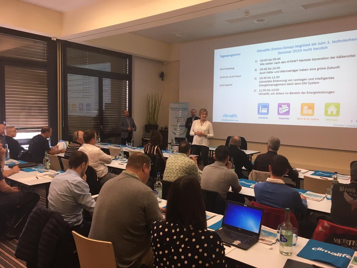 Climalife_WW's tweet photo. Bonne ambiance et échanges constructifs lors de la réunion technique à Lausanne pour la gestion et l'#OptimisationEnergetique des #InstallationsFrigorifiques ! 😊 https://t.co/rEu87voB2L