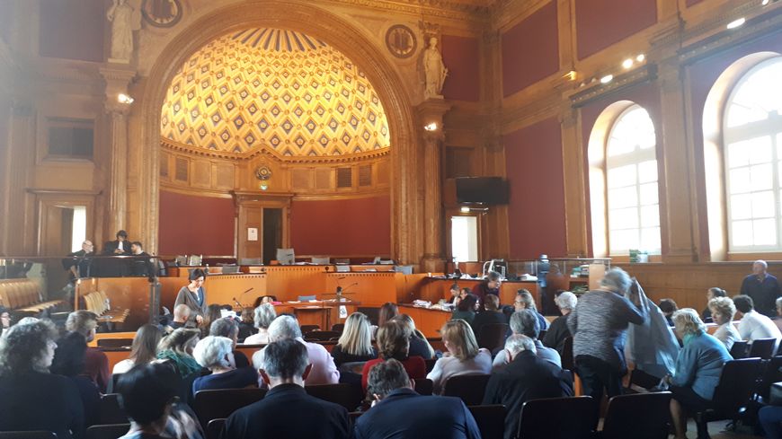 Toulouse - Procès de l'affaire Patricia Bouchon : l'avocat général requiert l'acquittement dlvr.it/R1jyGQ (FranceBleu)