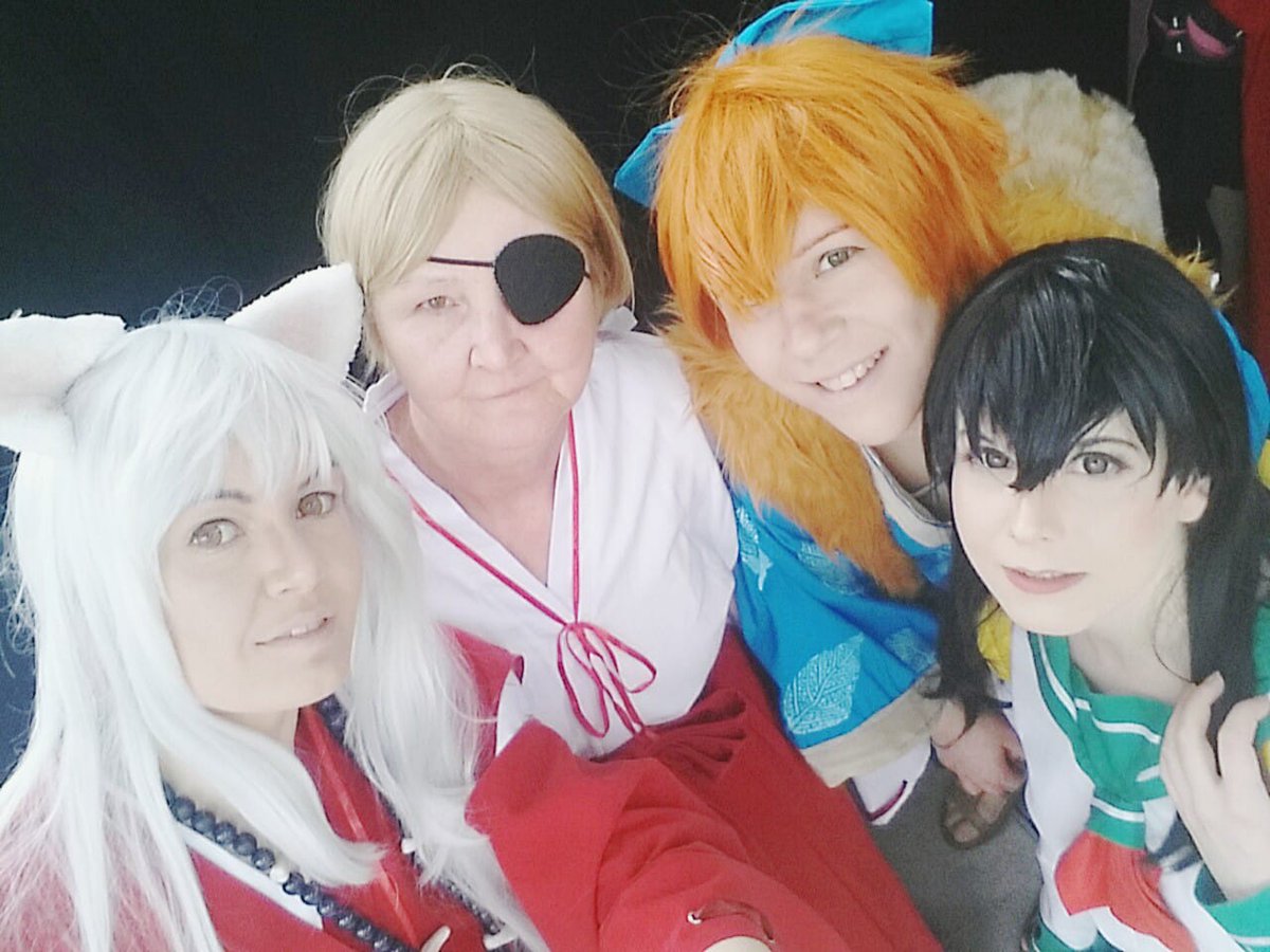 NeumannHilde's tweet photo. Ich war auf der Leipzig Buchmesse mit meiner Tochter (Inuyasha) und ihren Freunden als Kaede unterwegs ich hatte viel Spaß @InuIbuki  als Inuyasha @Lords_Butler  als kagome und @LoveColifer als Shippo https://t.co/thFtUq7VND