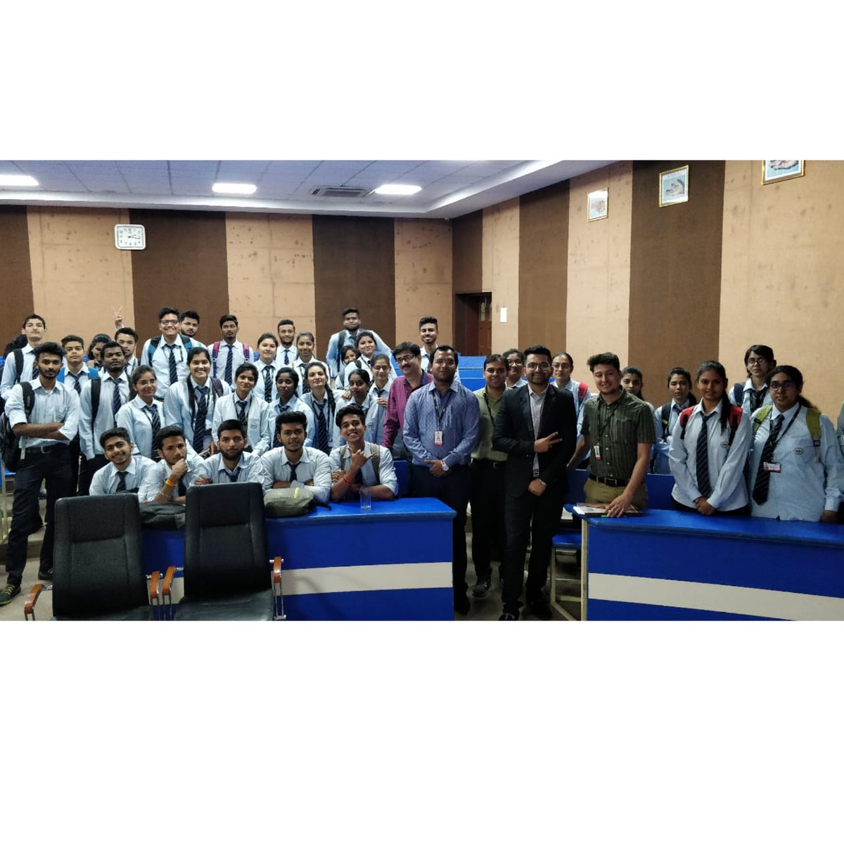 imayankbatra's tweet photo. Learning never exhausts the mind.
Empowered 40+ students at SPIPS with Digital Marketing workshop.
It was a refreshing and amazing experience to be among such energetic gems.
#EmpowermentCount: 4720
#DigitalMarketing #imayankbatra #GetDigitalWithMayank #DigitalIndore #SPIPS https://t.co/Wk39VQajtf