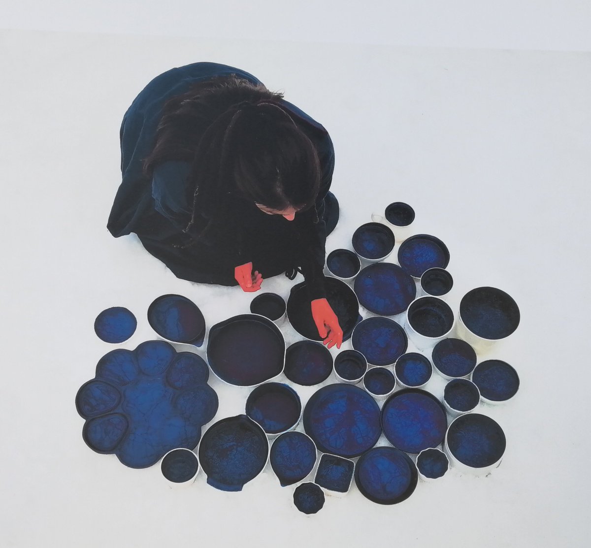 NoMAD_Tweets's tweet image. Striking &amp;amp; powerful images by Canadian Plains Cree #photographer Meryl McMaster in the #villequebec @manifdart biennial &apos;Si petit entre les etoiles, si grand contre le ciel&apos; #manifdart9. Inspired by the lyrics of Quebecois poet and musician Leonard Cohen. #art #nature #poetry