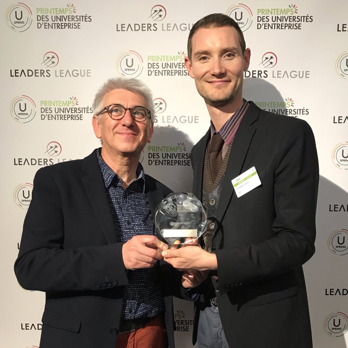 Fiers d’avoir reçu cette année le #trophée d’argent cette fois ds la catégorie #InnovationPédagogique des #USpring! Félicitations à @armeedeterre pr leur trophée d’or. Merci aux équipes <a href="/UDS_SNCF/">Université du Service SNCF</a> pr leur engagement &amp;leur savoir-faire😉 @t_becam <a href="/ibascou/">I Bascou</a> <a href="/U_Spring19/">U-Spring</a> #formation #RH