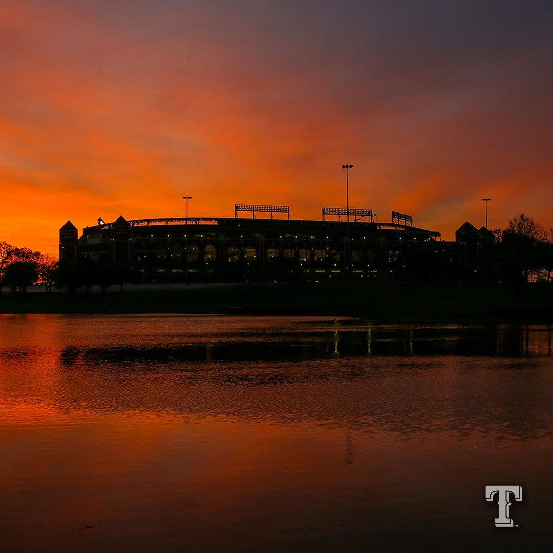 Rangers's tweet photo. The calm before the storm. #OpeningDay https://t.co/C60AxeTwp4