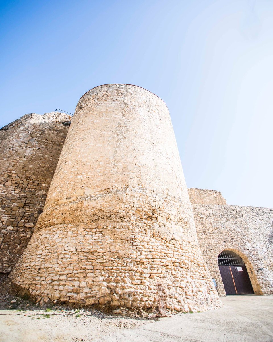 Et lleves i sents que tens ganes de fer alguna cosa diferent. ... I si surts a conèixer algun racó amb encant? Descobreix Móra d'Ebre i el seu voltant, allotjant-te al nostre Hostal.