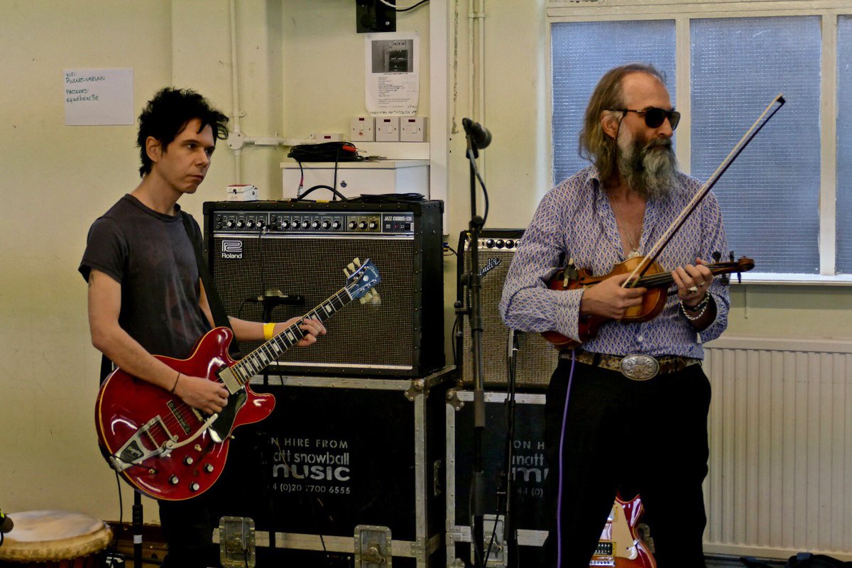 Day 1 rehearsals: AE veterans <a href="/nickzinner/">nick zinner</a> &amp; Warren Ellis sprinkling their magic
