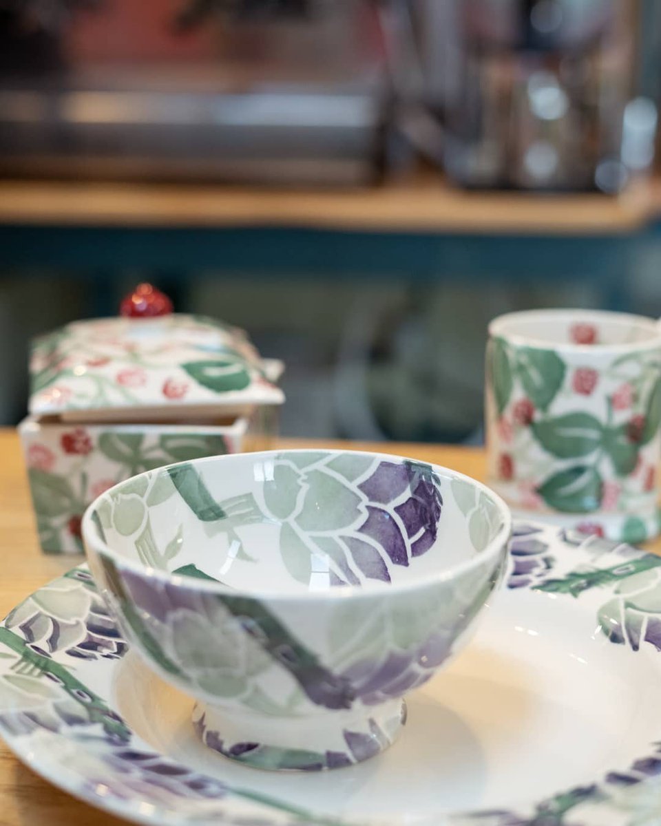 WivetonHall's tweet image. Our exclusive Wiveton designs of both Artichoke and Asparagus AND Raspberry are back. Also new for 2019 Asparagus and Artichoke butter dish available now. More brand new exciting pieces to come later this season.
#wivetonhall #wivetoncafe
 #normalfornorfolk #wiveton19