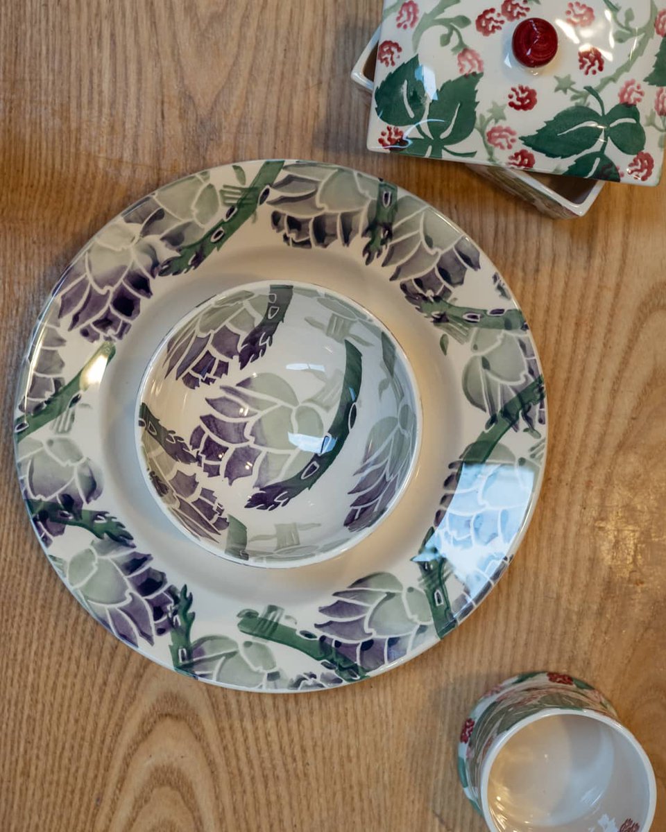 WivetonHall's tweet image. Our exclusive Wiveton designs of both Artichoke and Asparagus AND Raspberry are back. Also new for 2019 Asparagus and Artichoke butter dish available now. More brand new exciting pieces to come later this season.
#wivetonhall #wivetoncafe
 #normalfornorfolk #wiveton19