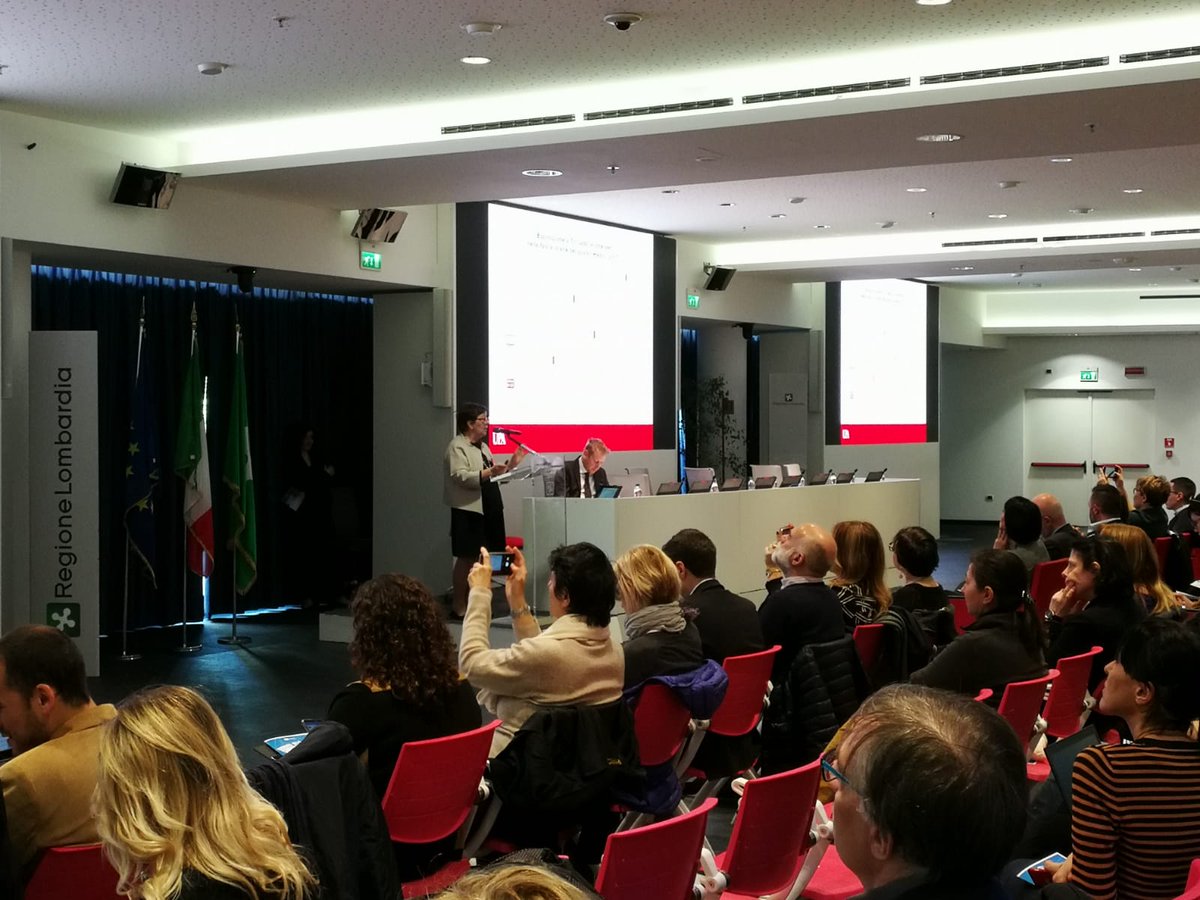 RegLombardia's tweet photo. #GiornataComunicazione
Si comincia con l'intervento di #GiovannaMaggioni,  direttore generale UPA, Utenti Pubblicità Associati, dal titolo "Lo  scenario: la comunicazione pubblica. I mezzi e il cittadino". Per il programma della giornata: https://t.co/5tKLKwP1k4 https://t.co/6KfYdsdWEb