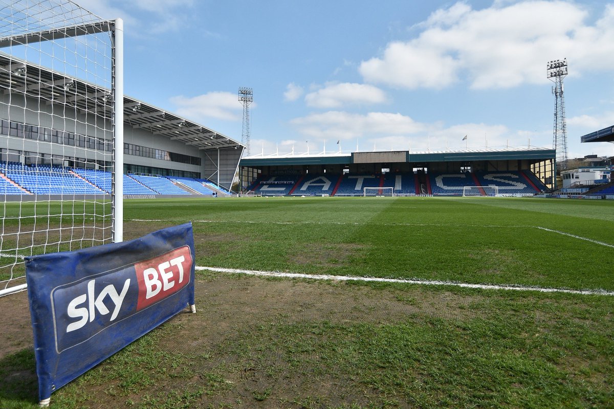 TranmereRovers's tweet photo. 👏 Sold out! 

We have sold the 1700 tickets available for our away game @OfficialOAFC! 

If you haven't got your ticket yet, don't worry because there are approximately 1000 tickets available on the day.

#TRFC #SWA https://t.co/zfnnJvUd43
