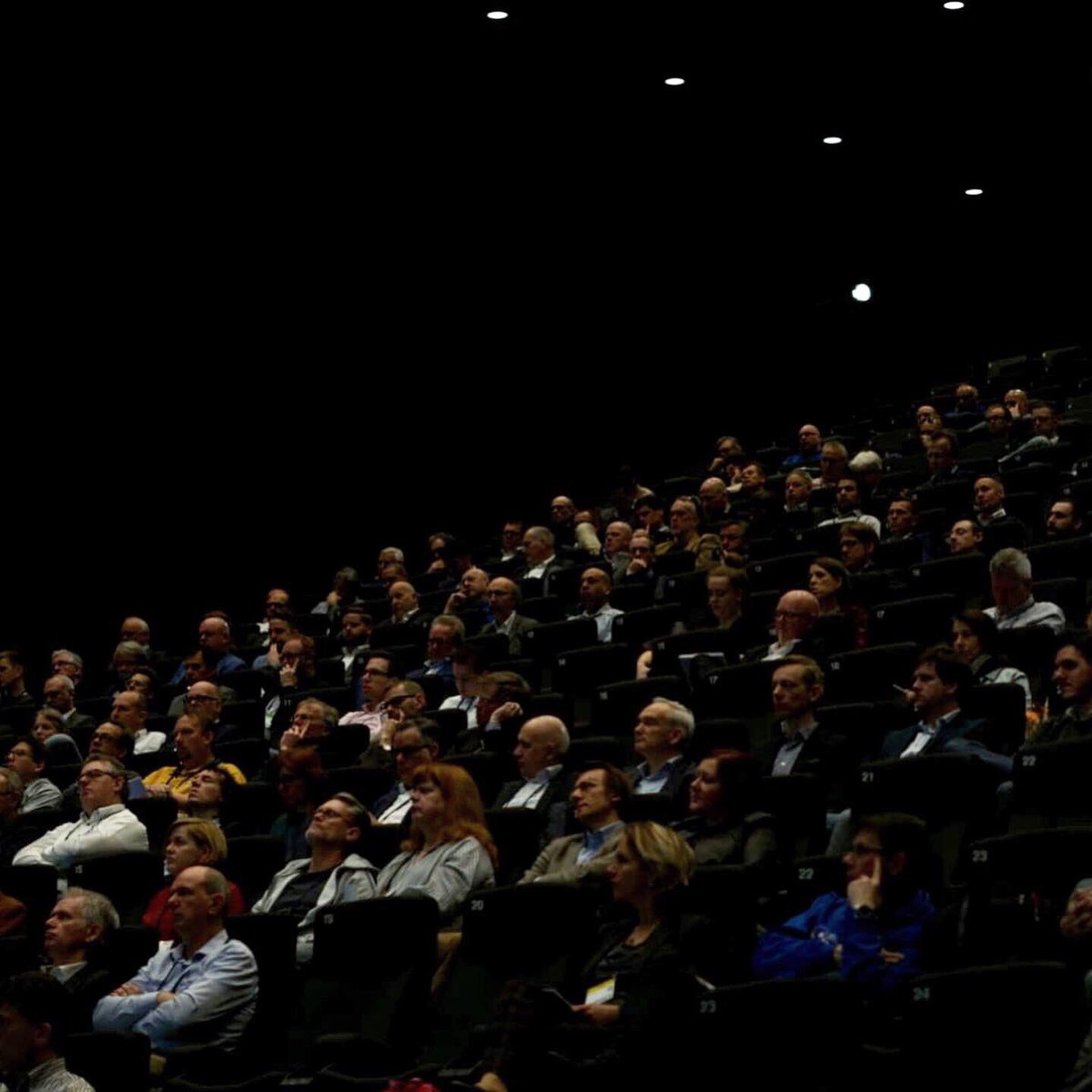 De kop is eraf! Dagvoorzitter <a href="/LarissaZegveld/">LarissaZegveld</a> heeft de opening verzorgd waarna <a href="/semanticwill/">William Haas Evans</a> mocht aftrappen met een Keynote over Design or resilience!
⠀⠀⠀⠀⠀⠀⠀⠀⠀
Wat gaat jou deze dag brengen?!
⠀⠀⠀⠀⠀⠀⠀⠀⠀
#serviceresilience #resilience #trendsintooling #srvision