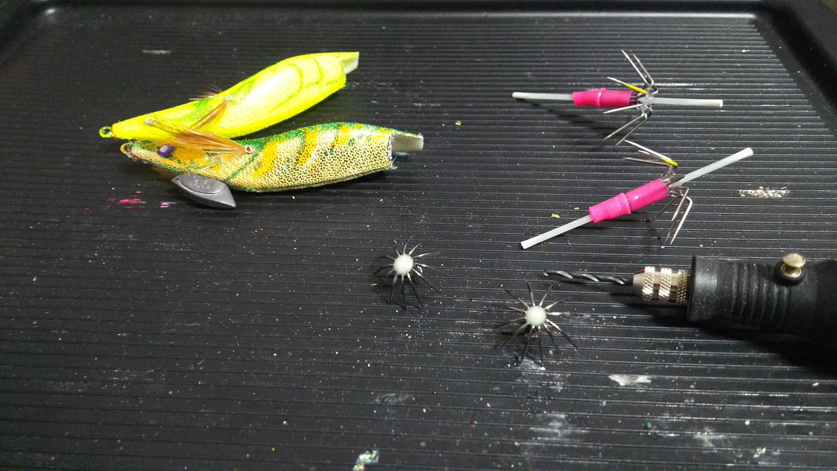 ひろ 〆 Na Twitteru タコ 用カンナ針使用 追加製作 でも今週末は満干の時間が中途半端な時間なんだよなぁ 行くか悩む 自作仕掛け タコ釣り