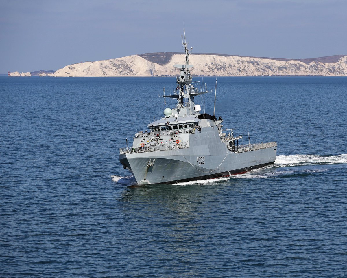 HMNBPortsmouth's tweet photo. .@HMS_Forth is operating off the South Coast conducting her first of class trials and sea safety training, and operating under the White Ensign for the first time.
Here are some photos of her sailing in the sunshine yesterday by LPhot George
#ForthBeWithYou #TeamPortsmouth https://t.co/2OZGyAkjet
