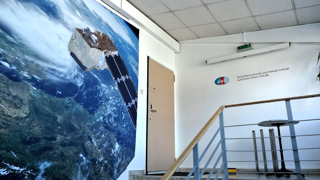 oewf's tweet photo. How do you like our upgraded staircase in our new office?
#spaceentrance #spaceoffice https://t.co/qxsS7KShUl