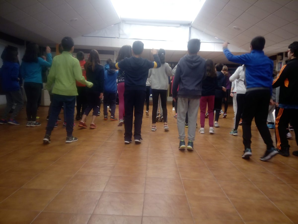 LifeInEnglishAB's tweet photo. Starting Thursday with energy 💪 #6thgraders #LanguageImmersion CEIP Alonso Berruguete @alonsoberruguet https://t.co/U9YzhSo2Vy