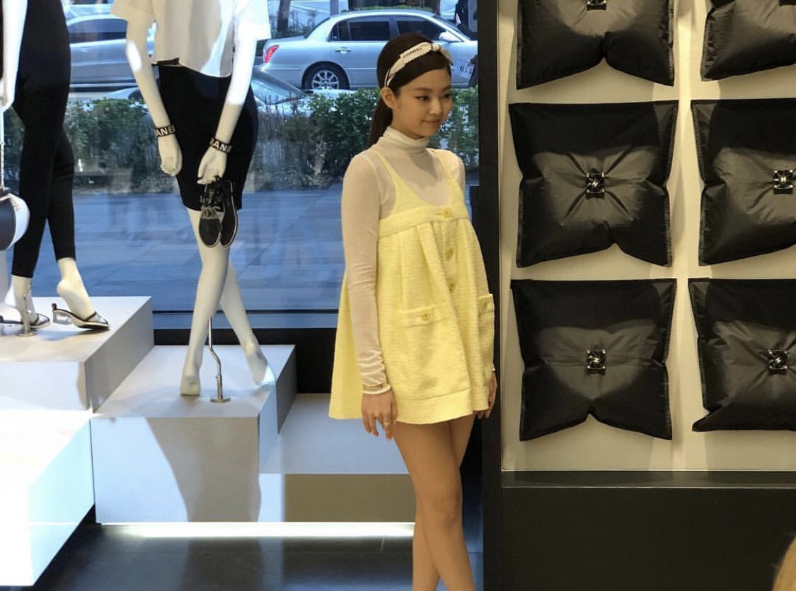 __jenruby's tweet photo. Jennie 💋#CHANELPHARRELL https://t.co/QcJyzCW5ML