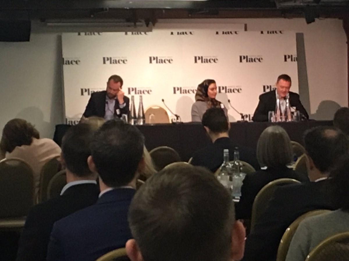 ChrisHallamLaw's tweet photo. Tony Smith from Peel thinks #EVs not a done deal and hydrogen fuel cell #technology is a runner for cars
#CMSCities @placetech @PlaceNorthWest @CMS_law https://t.co/MS37j9uTIj