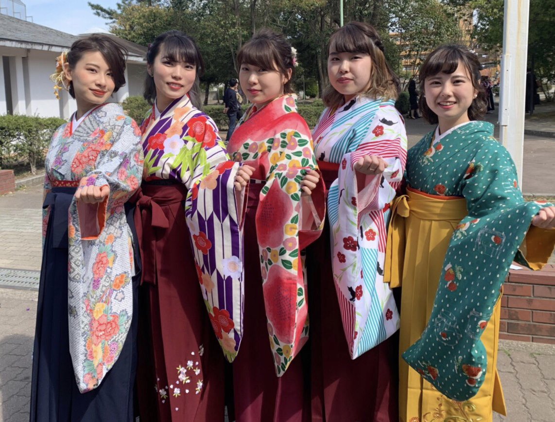 ____komachi's tweet photo. 私たちも卒業式を迎えました🎓
いつもは真っ黒だけどこの日はカラフルなこまちでした🌸
この４年間たくさんの出会いがありました、こまちを愛してくれてありがとうございます！みなさんのことが大好きです💋
またいつかお会いしましょう〜〜🍙 https://t.co/G7dyJ6RvAe
