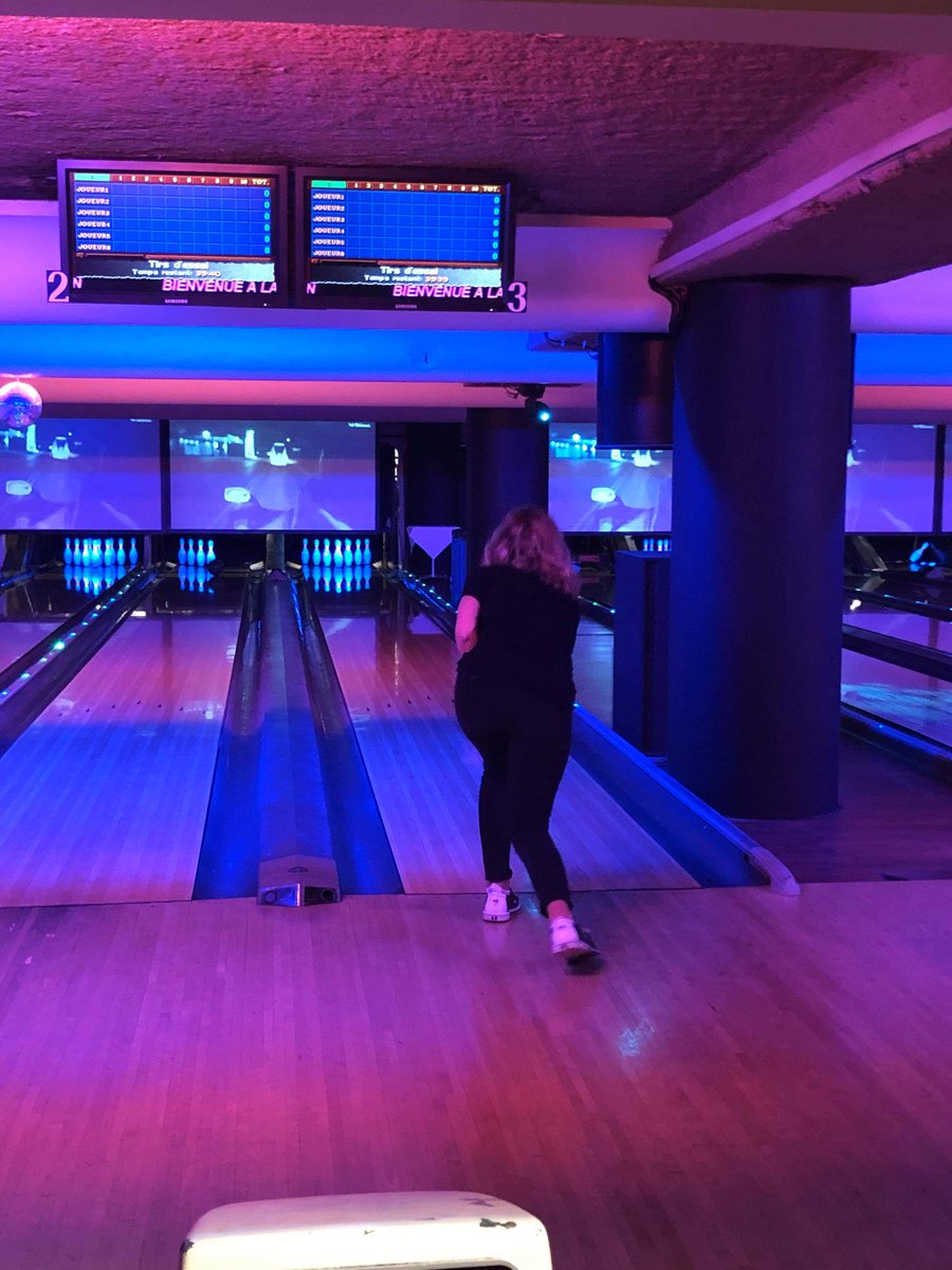 Coezion's tweet photo. Hier soir nous avons réuni nos consultants autour d'une partie de Bowling🎳  suivi d'un dîner au Duplex. Une très bonne ambiance conviviale et enrichissante. Merci à tous d'être venus.
📸1/3
#Soirée #Duplex #Afterwork #Bowling #Strike #Paris #ArcDeTriomphe #ESN https://t.co/NvOXj53h4e