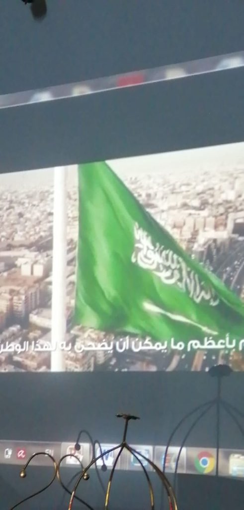 snnaealsaada's tweet photo. @snnaealsaada في ابتدائية الحدبة للبنات لتكريم بنات جنودنا البواسل على الحدود يوم أمس الأربعاء ١٤٤٠/٧/٢٠هـ 
نفذ ذلك فريق #_بصمة_عطاء_التطوعي_ 
فريق العمل📝
عيشة العمري - جازي العمري
🇸🇦💚 https://t.co/mkaqDbi6n7