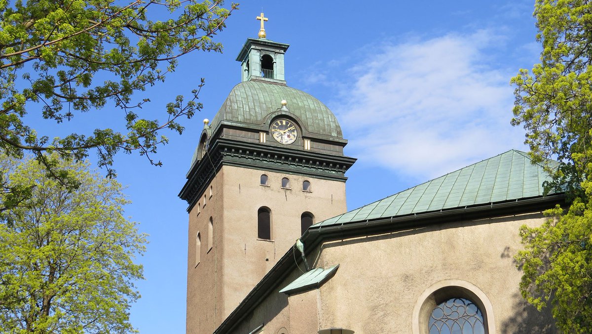sfd2019's tweet photo. Caroli kyrka fyller 350 år - en av @SvkyBoras skatter - ta chansen att besöka den vackra kyrkan under ditt besök på #sfd2019 https://t.co/HUixXmMD1f https://t.co/UHla1t06Oi