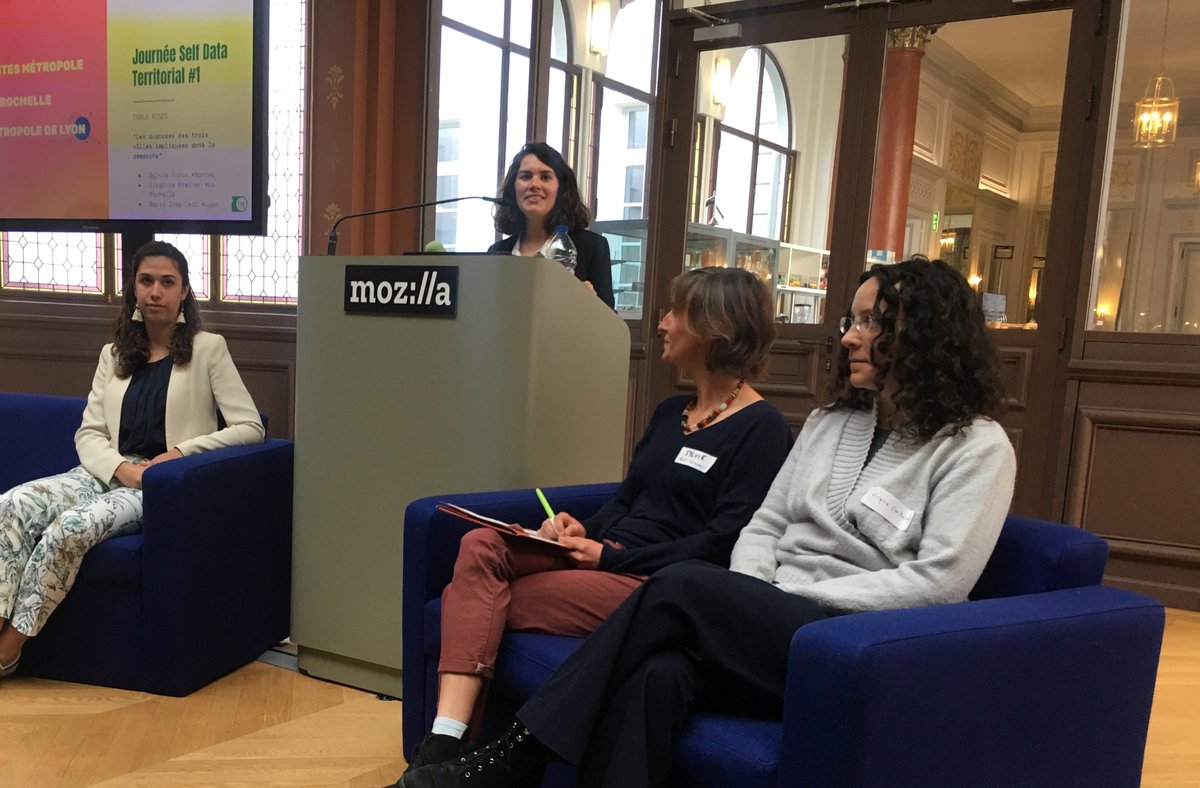 Une table ronde permet de faire le point sur les actions menées sur chacun des territoires <a href="/nantesfr/">Ville de Nantes</a>, <a href="/grandlyon/">Métropole de Lyon</a> et <a href="/AggloLR/">La Rochelle Agglo</a>  depuis octobre 2018 et jusqu'à mai 2019 mais aussi d'impulser de nouvelles réflexions. <a href="/la_fing/">Fing</a> #selfdata #territorial