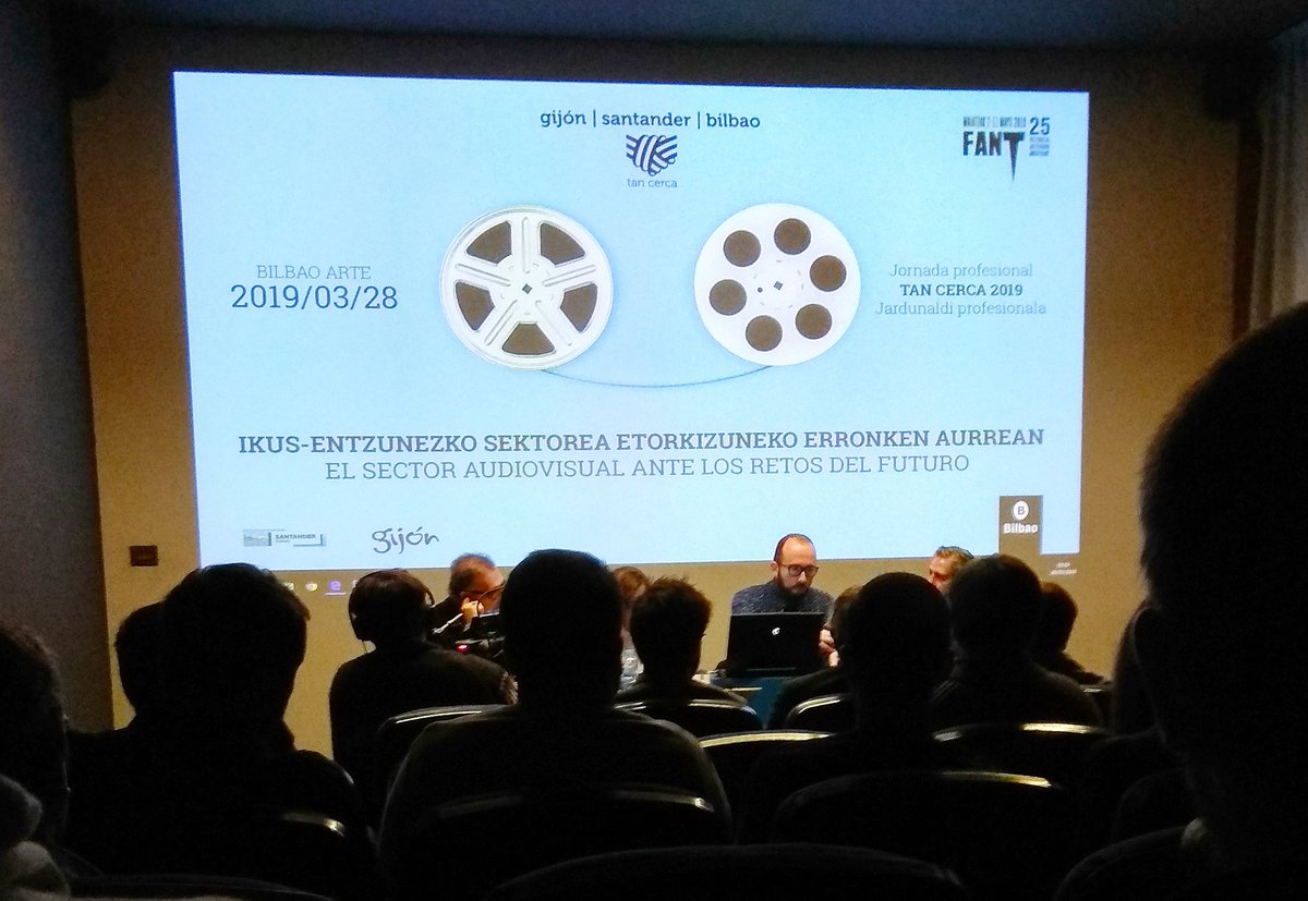 sergiomvillar's tweet photo. Arranca "Tan Cerca 2019" en @BilbaoArte,  el sector audiovisual frente a los retos del futuro. A las 17:50 presento el proyecto de "Regular Cutback"🎬🌊 #tancerca #tancerca2019 #bilbao #santander #gijon #regularcutback @FANTBilbao https://t.co/f6tpnn25Dl