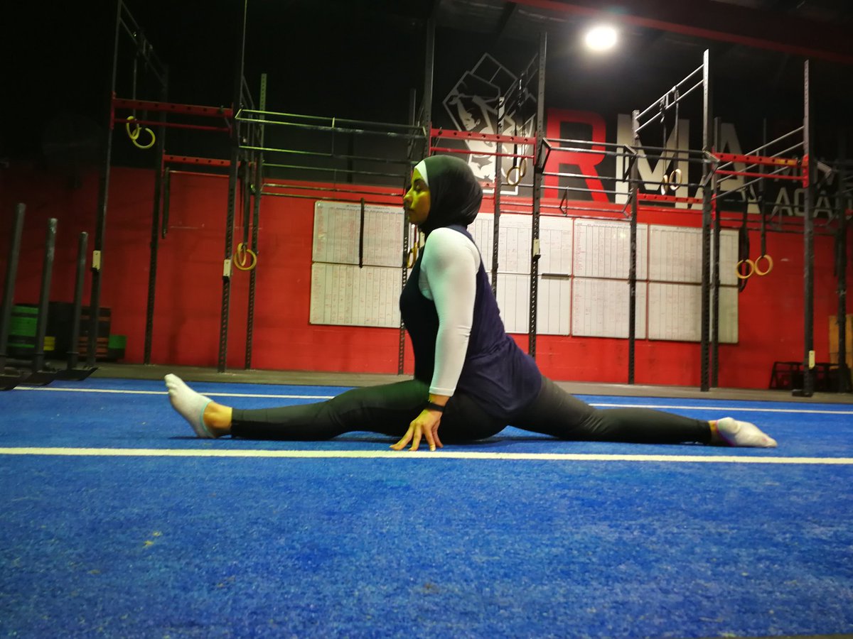 RaiRobba's tweet image. After a tough few weeks of #Crossfitopens, it&apos;s great to mobilise and get some #romwod in. #frontsplit game is strong 🤸‍♀️