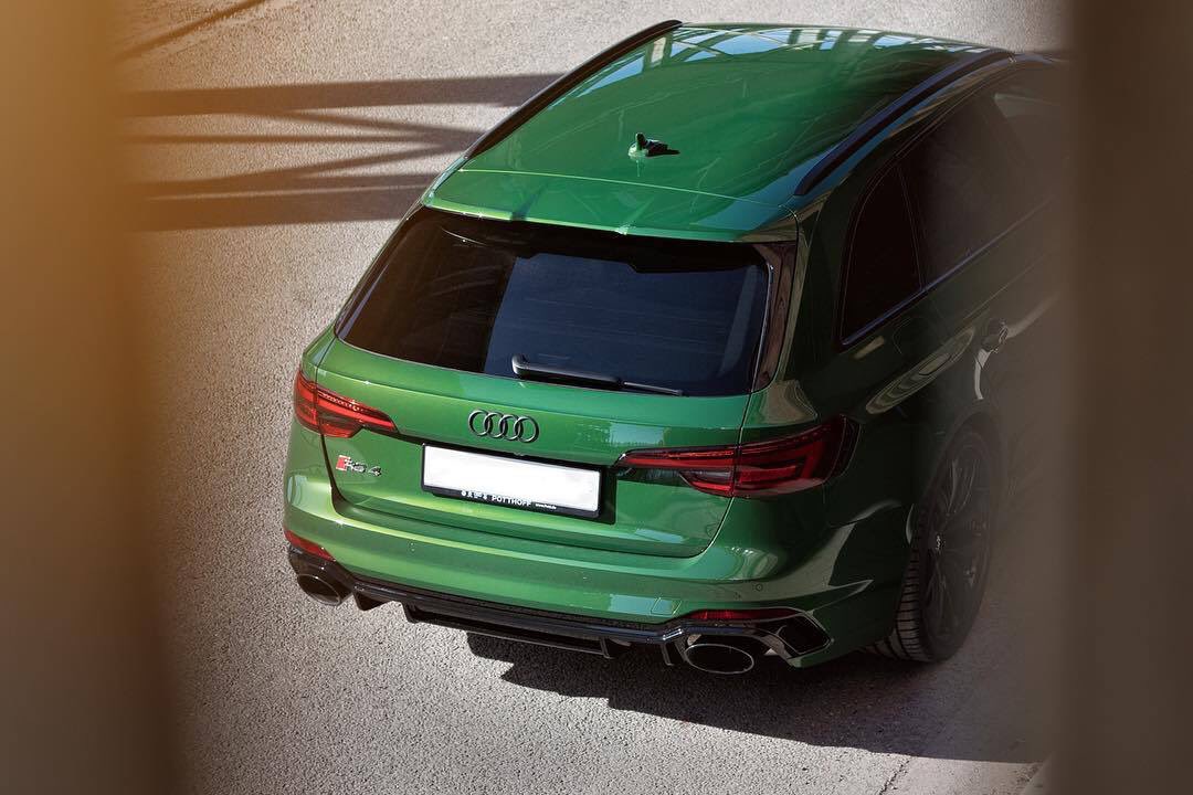 The #Avant business belongs to the kid in #Ingolstadt , @AudiOfficial #RS4Avant wears the shape and the #Vorsprung badge with pride. Performance, Looks and Power where they meet in 331kw/600Nm