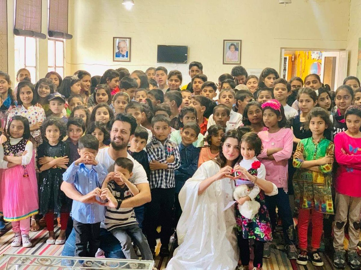 zuhaib_sheikh's tweet photo. #AtifAslam and his wife #SaraAtif visited SOS Children's Village Lahore, brought lots of gifts for the children, spent quality time with them and sang the songs along with the children. Children were thrilled to find him among them and enjoyed singing thoroughly.
#respect https://t.co/i7wMOv1WHT