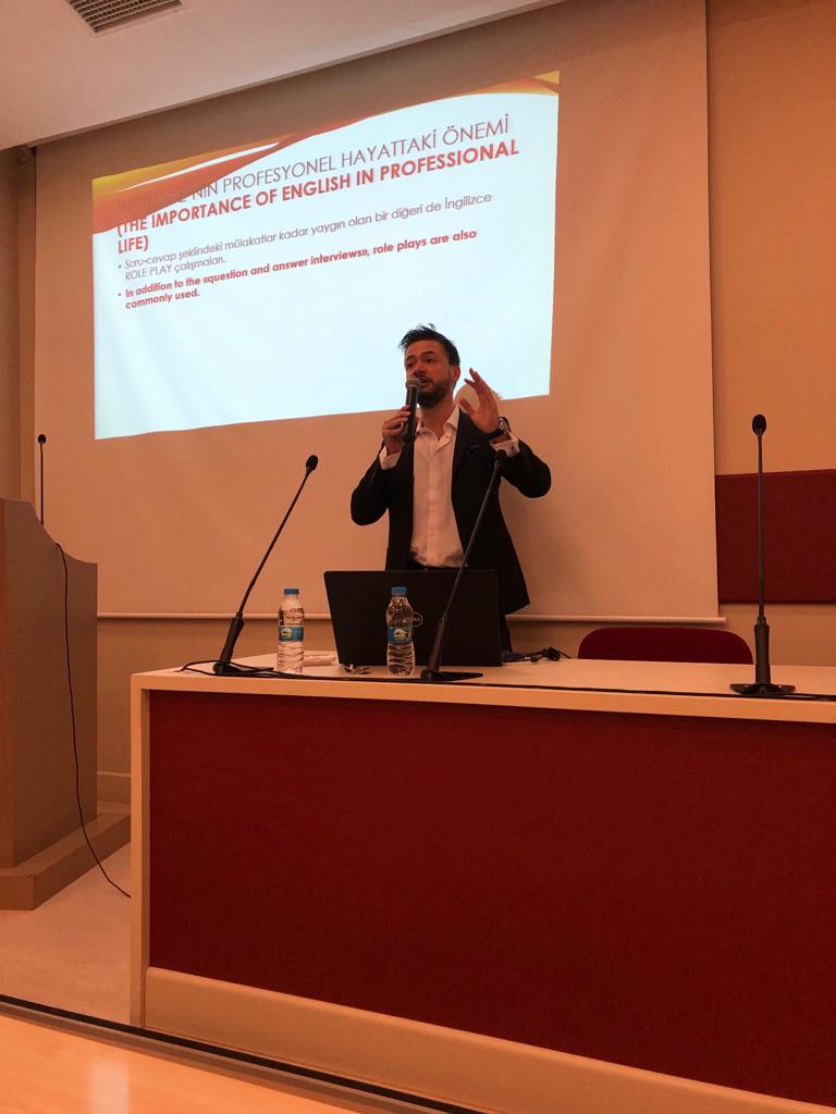 Dün Kültür Üniversitesi'nde gerçekletirmiş olduğum konuşmadan kareler #kültürüniversitesi #gökernanecik #kariyerkoçluğu #kariyer #üniversitegençliği #whotofollow #follow #takip