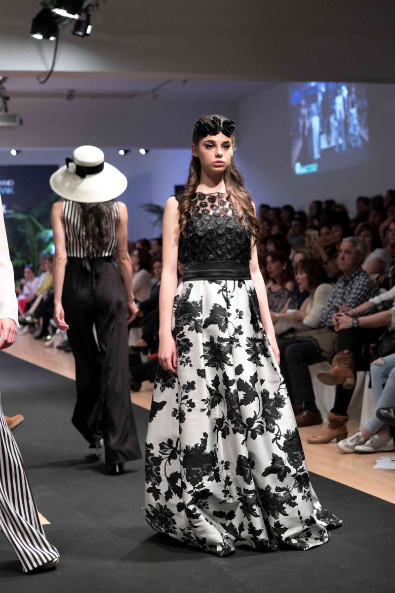 RIOSMODA1's tweet photo. Ya se respira ambiente de Pasarela. Quedan unos días. Nuestro desfile es el Miercoles día 3. "modo Fashion" activado!!!🌸🛍️🧥👗👰 https://t.co/EQXNzZdaJh
