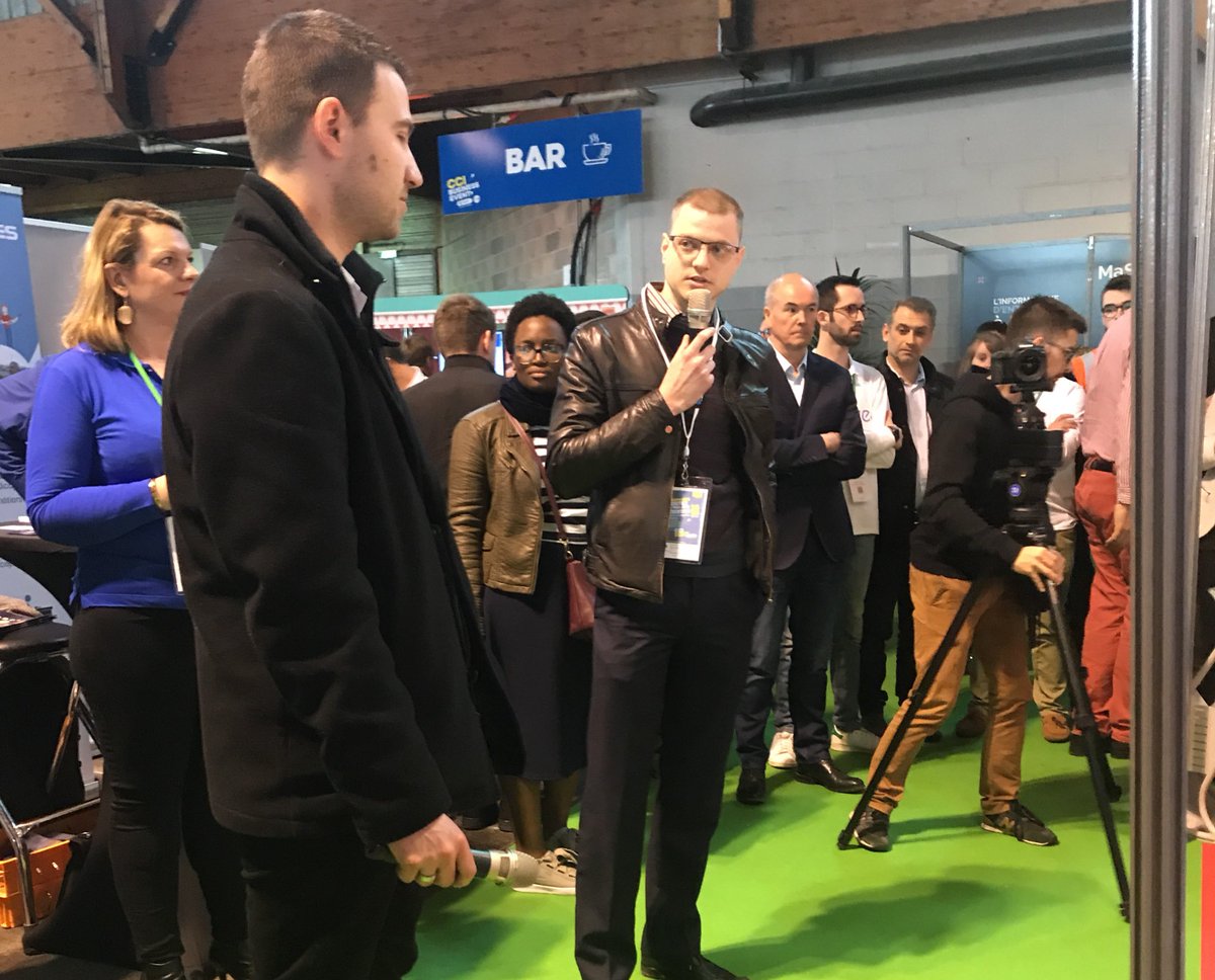Amiens_Cluster's tweet photo. 👥 Lancement du concours de start up sur le stand du @CourrierPicard. Bonne chances à tous 🤞 @CCI_hdf @CourrierPicard https://t.co/vxJB8hsG17