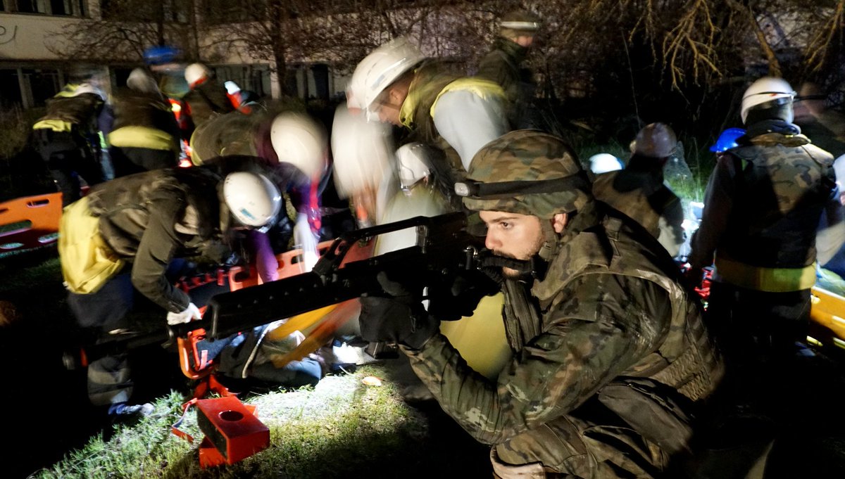 grupo_samu's tweet photo. Del 9 al 11 de abril vuelve #CrisisTaskForce, uno de los mayores simulacros del país en rescate de múltiples víctimas en zona hostil. 🚨 Fórmate junto a + de 300 especialistas en un escenario agresivo e hiperrealista que te pondrá a prueba. Inscríbete en https://t.co/aBokpj8vzc https://t.co/Ry491tbFu4