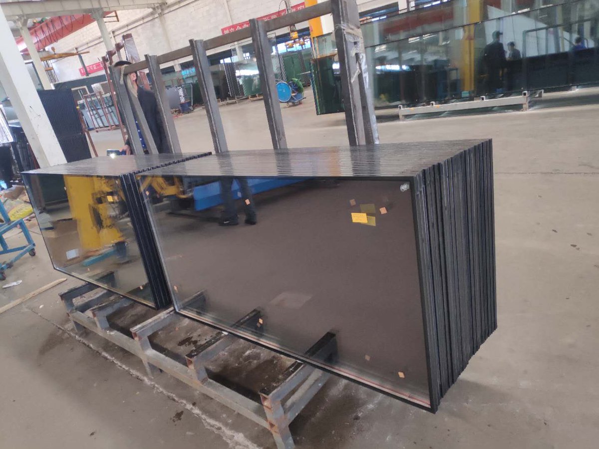 buildingglass's tweet photo. Recently, the Italian customer visited our factory and observed our products with the company staff. the customer was satisfied with the #BuildingTemperedGlasshttp://www.gloriousfutureglass.com/ https://t.co/zCIvnWu644
