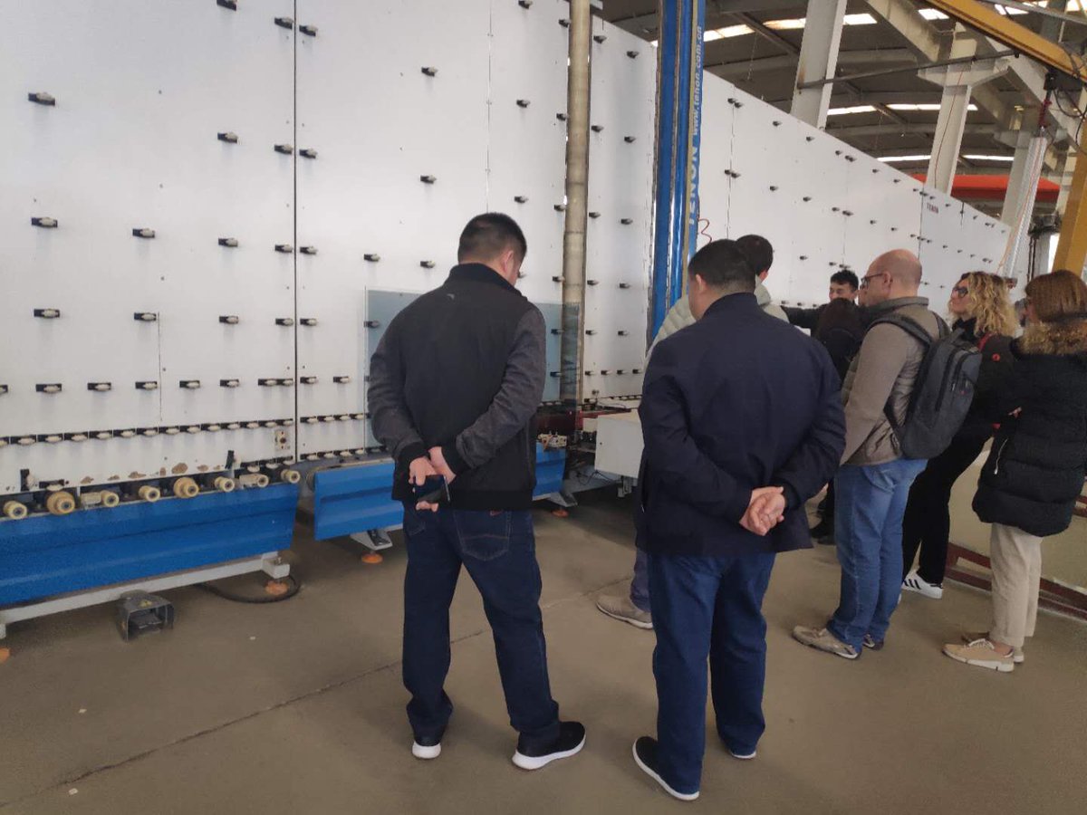 buildingglass's tweet photo. Recently, the Italian customer visited our factory and observed our products with the company staff. the customer was satisfied with the #BuildingTemperedGlasshttp://www.gloriousfutureglass.com/ https://t.co/zCIvnWu644