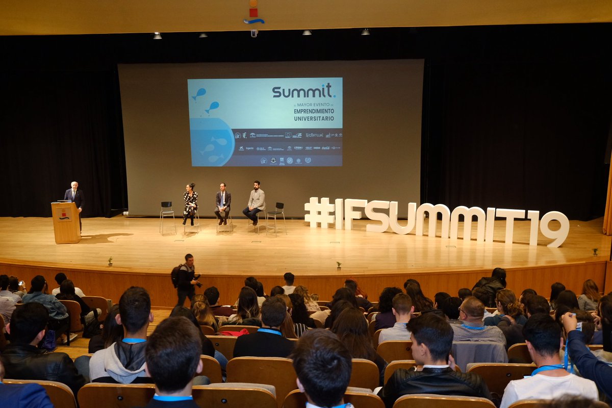 unisevilla's tweet photo. Foto de familia #IFSummit19 antes de la dura jornada de trabajo e ideas que nos queda por delante ¡A crear! 😉 https://t.co/c05ZSIkBqi #IdeasFactorySummit https://t.co/922EvdwD85