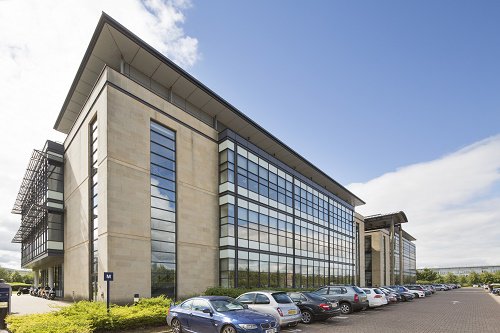 CushWakeUK's tweet photo. Our Business Space team in Scotland has been appointed by @RBS to market the Younger Building, Edinburgh's largest available Grade A office https://t.co/QlFkHjl4T9 #CWScotland #Edinburgh https://t.co/cxREMfFqex