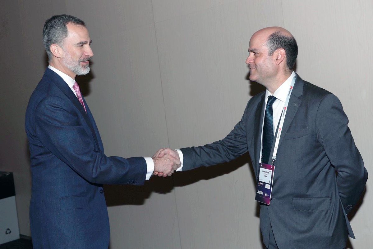 IndraCompany's tweet image. S.M. el Rey tuvo ocasión de saludar durante la visita al #MWC2019 a los responsables de @IndraCompany que acudieron a presentar la solución de comunicaciones seguras #COMsec @CasaReal