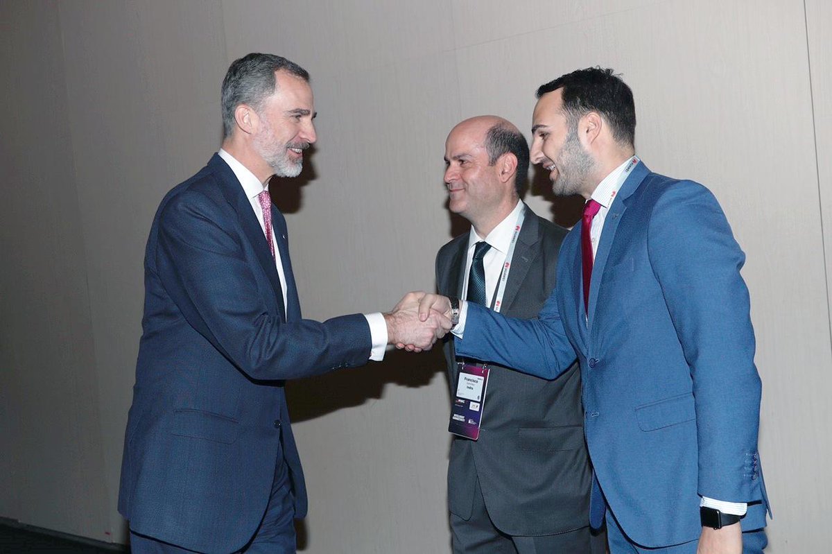 IndraCompany's tweet image. S.M. el Rey tuvo ocasión de saludar durante la visita al #MWC2019 a los responsables de @IndraCompany que acudieron a presentar la solución de comunicaciones seguras #COMsec @CasaReal