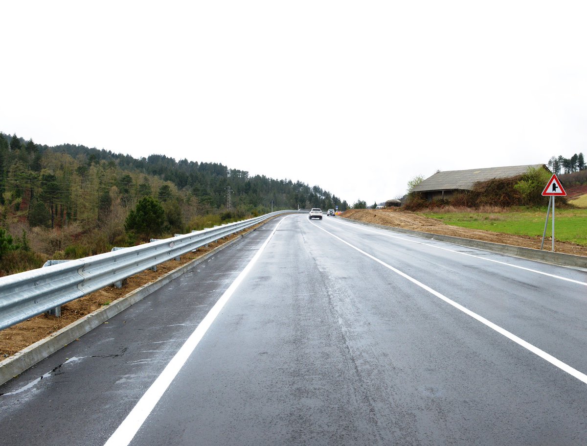 StradeAnas's tweet photo. #Calabria: aperto al traffico nuovo tratto #SS713 “Trasversale delle Serre” tra Cimbello e Montecucco, nel comune di Simbario
▶️ avanzamento complessivo della nuova infrastruttura è giunto al 66%
▶️ previsto entro l’anno l’appalto di ulteriori 3 km ⤵️
https://t.co/CJmMfx3xVp https://t.co/oZsZZq992L