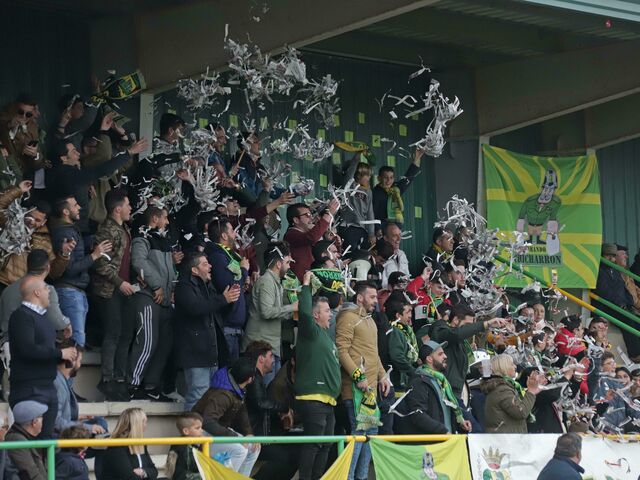 europa_sur's tweet photo. #Deportes #Fútbol Comando Chicharrón, los ‘ultras’ pacíficos de la Unión @UDLosBarrios_es https://t.co/HsmWNJICXx https://t.co/b6ZEeZzg1P