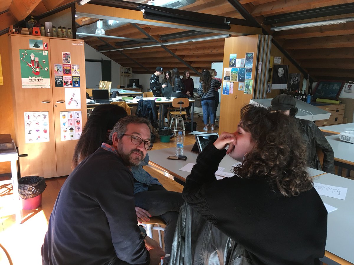 ESAPA_aviles's tweet photo. 🏭 Hoy toca diseñar el “modelo de negocio” para sus soluciones y productos. Los nueve grupos estarán dirigidos por Fernando Milla @CECurtidora y Alfonso Eguino @eguino en #LUX02 #be_motion #diseñografico #diseñodeproducto #movilidadsistenible #esapa https://t.co/hIDsEv14mI