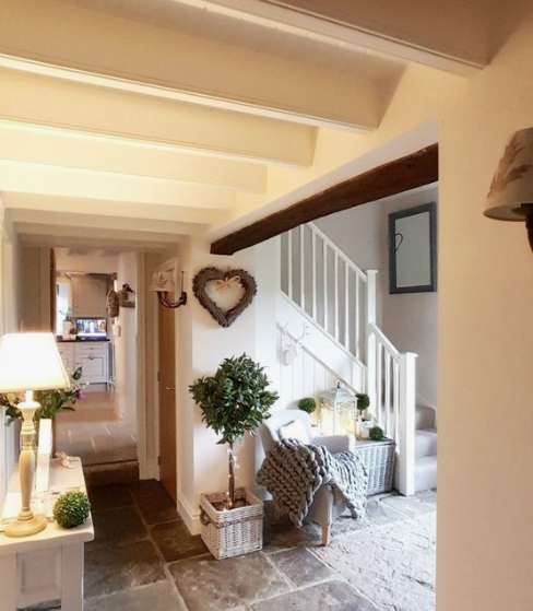 eicopaintsCo's tweet photo. #CREAM TEAM: This gorgeous #paint hue rules supreme when creating serene home decor...😍 👇 Order our FREE colour card &amp; browse our selection of dreamy off-white shades. #paint #thursdaythoughts #eco #kind #dreamyapplication https://t.co/MYw9T1Ycn7
